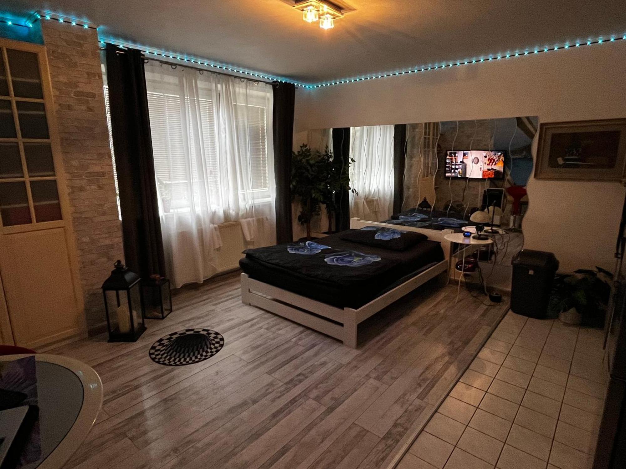 Monfas Apartment Provence In Prága Kültér fotó