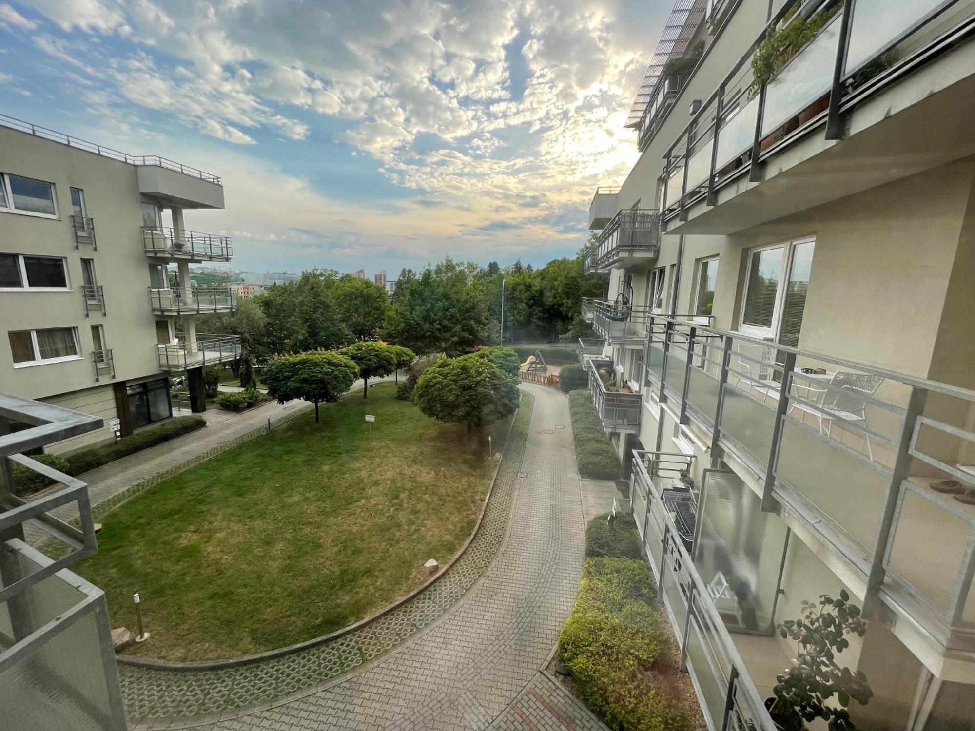 Monfas Apartment Provence In Prága Kültér fotó